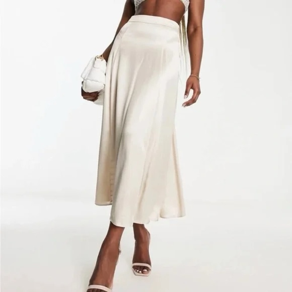 Elegant Cream Midi Skirt